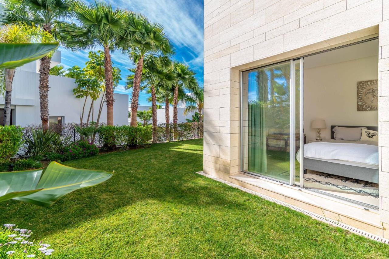 Villa Modern And Luxurious Family Close To The *