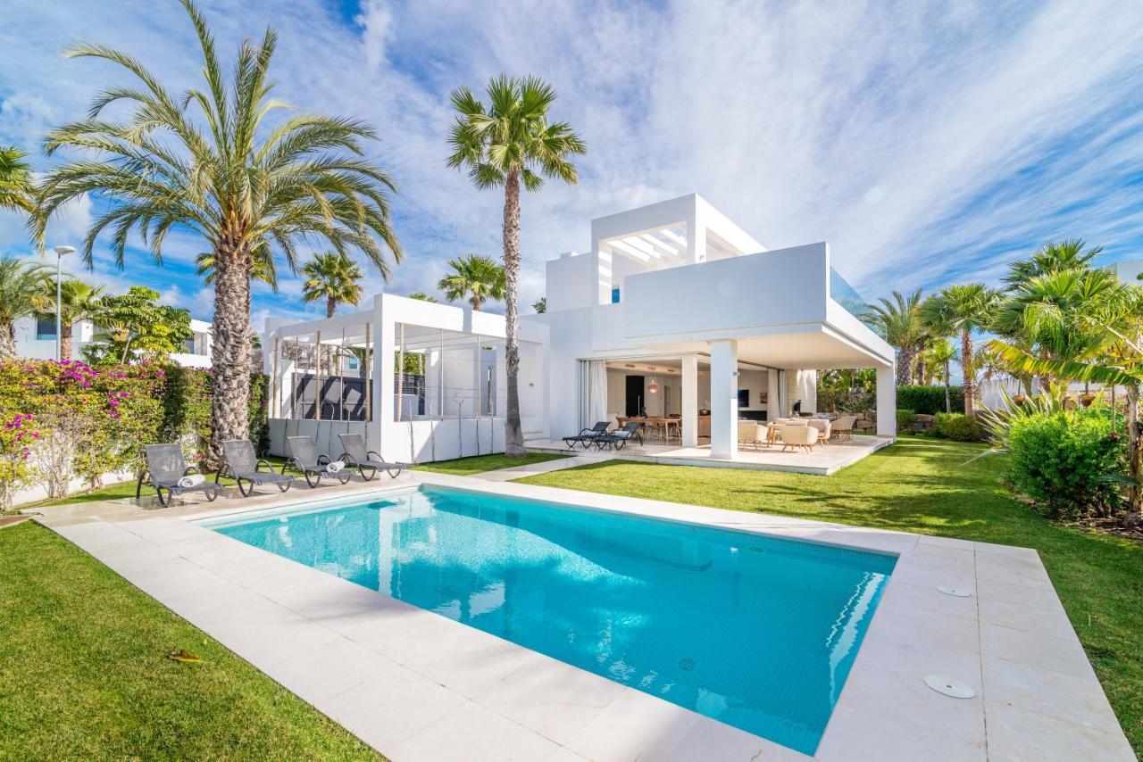 Modern And Luxurious Family Close To The Villa