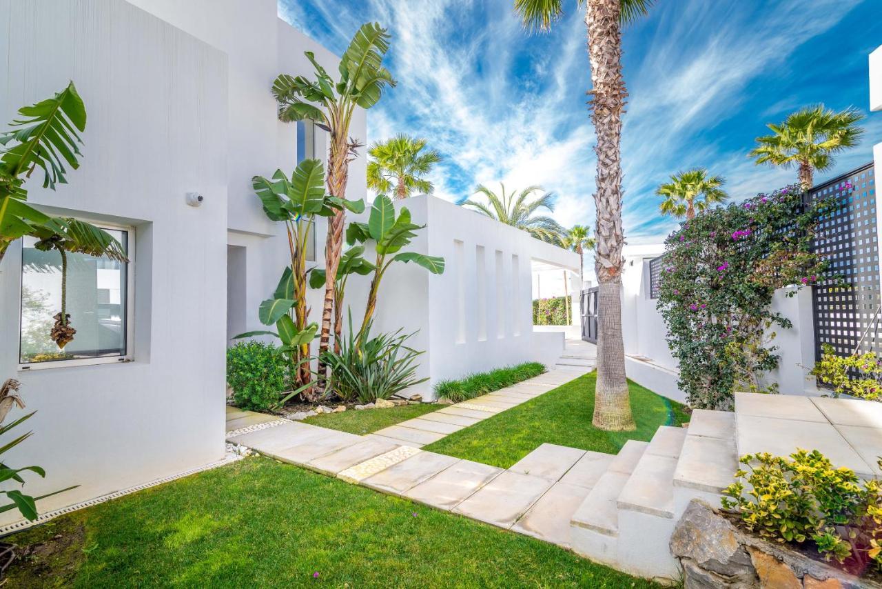 Modern And Luxurious Family Close To The