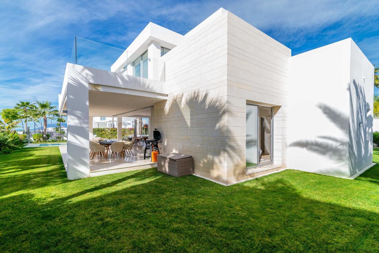 Villa Modern And Luxurious Family Close To The *