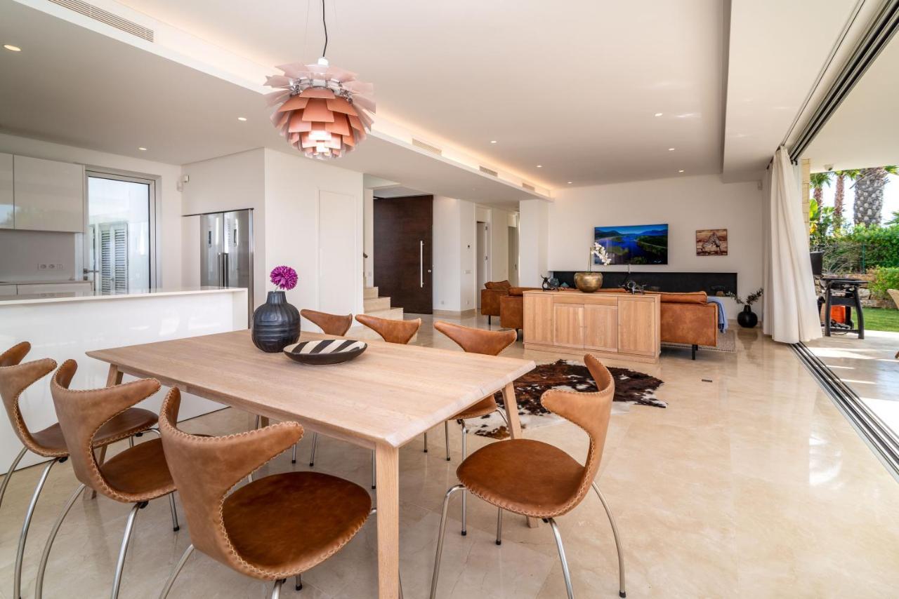 Modern And Luxurious Family Close To The Marbella