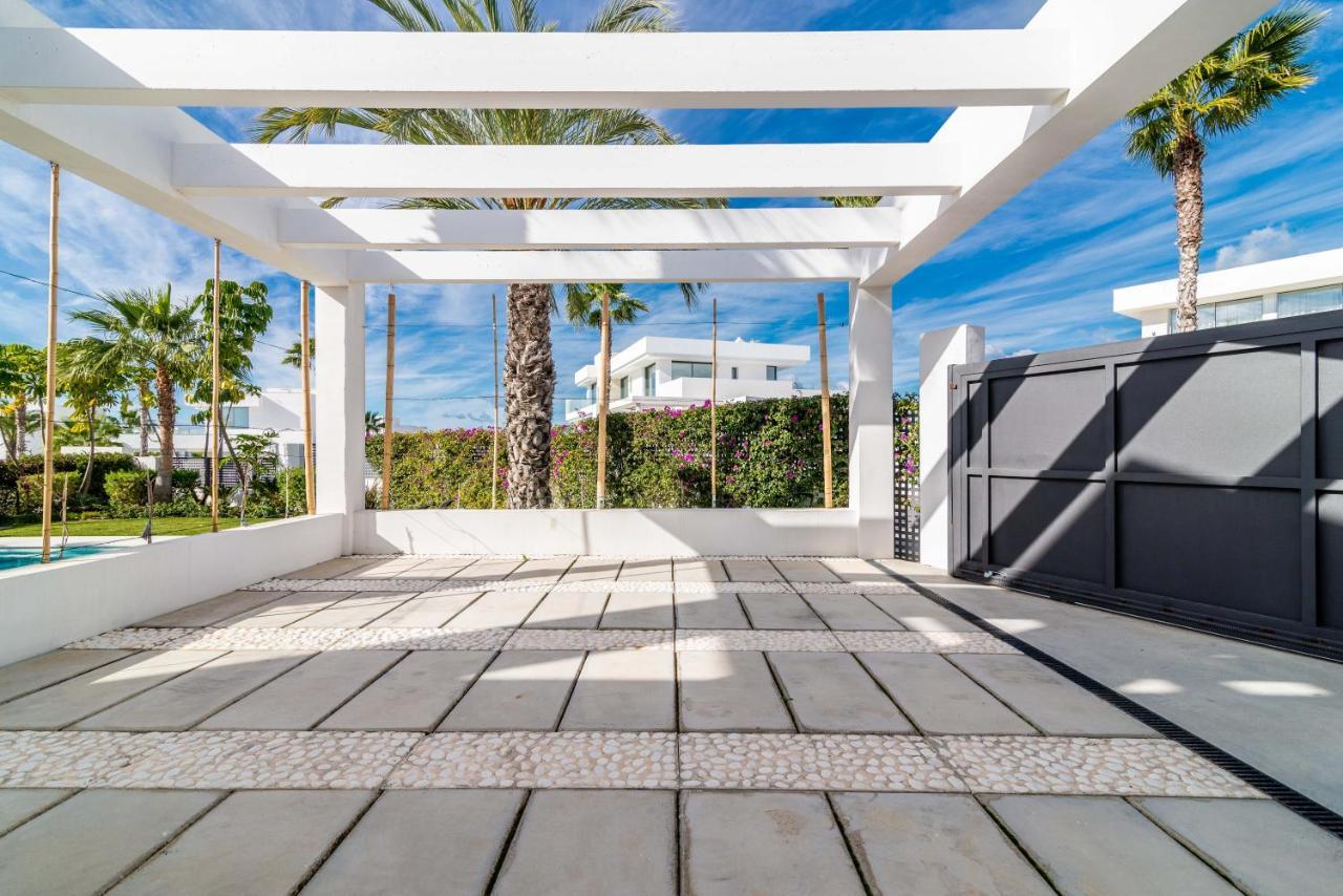 Villa Modern And Luxurious Family Close To The