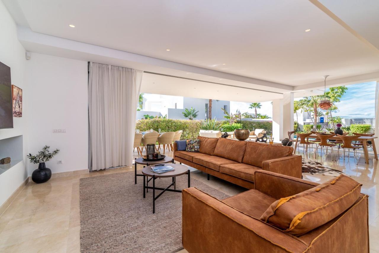 Villa Modern And Luxurious Family Close To The *