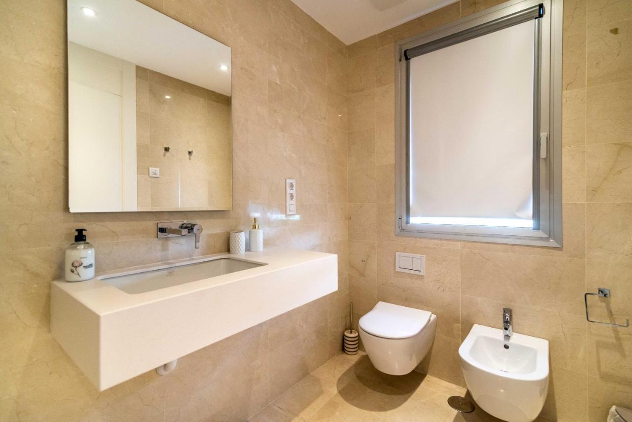 Modern And Luxurious Family Close To The Villa *