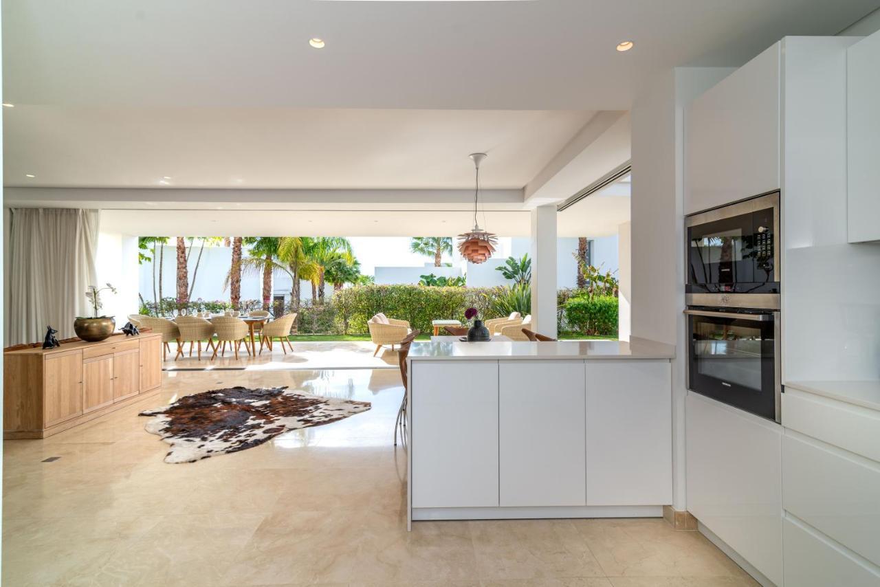 Modern And Luxurious Family Close To The Marbella