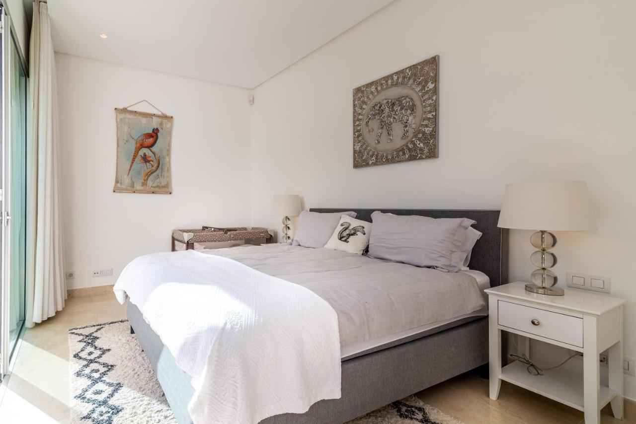 Modern And Luxurious Family Close To The