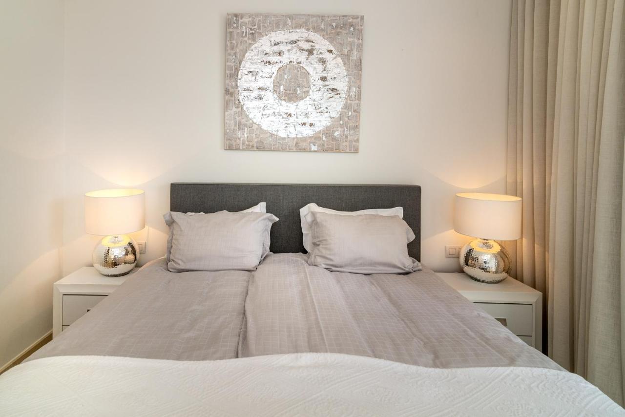 Villa Modern And Luxurious Family Close To The
