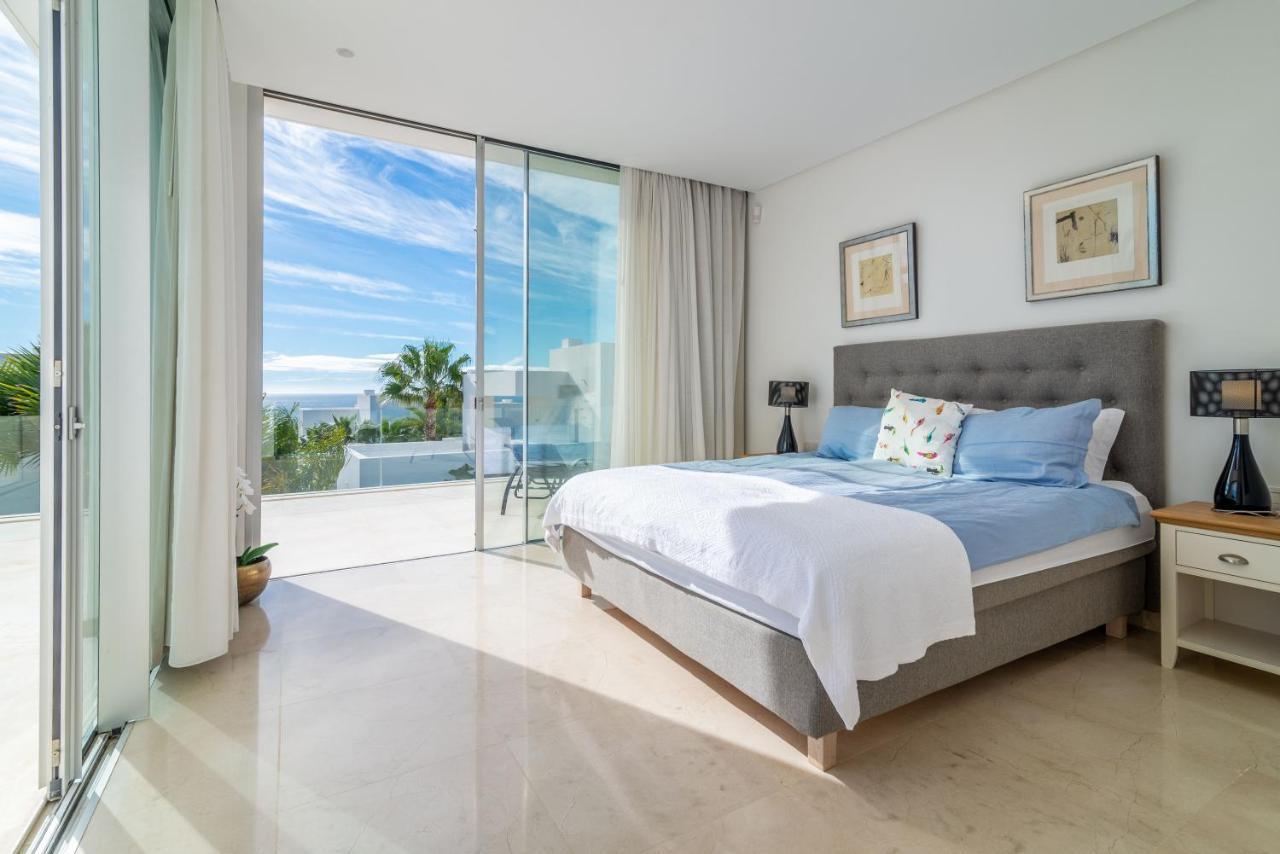 Modern And Luxurious Family Close To The *