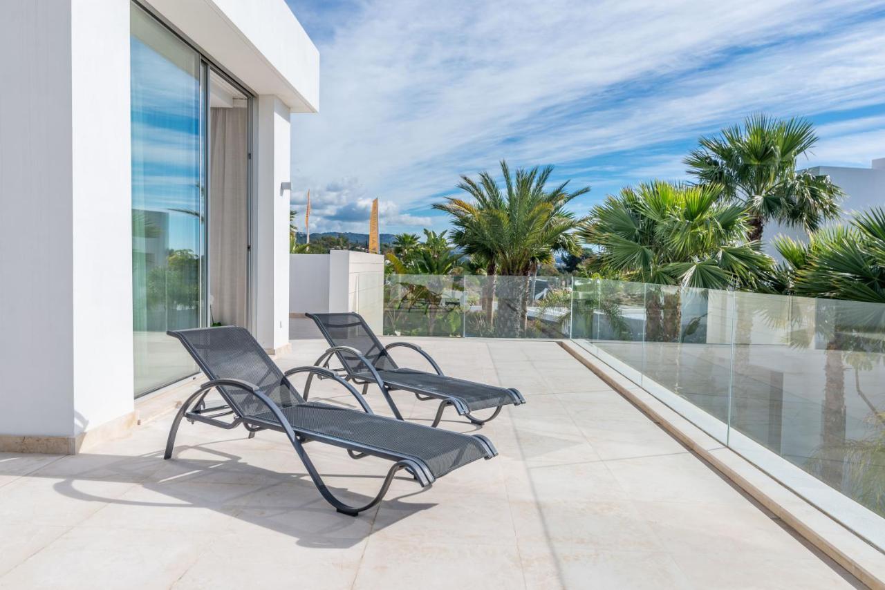 Villa Modern And Luxurious Family Close To The